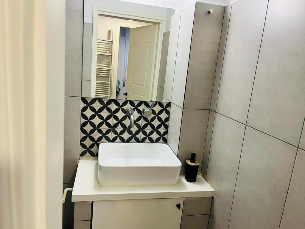 Exarcheia Urban Studio Apartment Афины Экстерьер фото